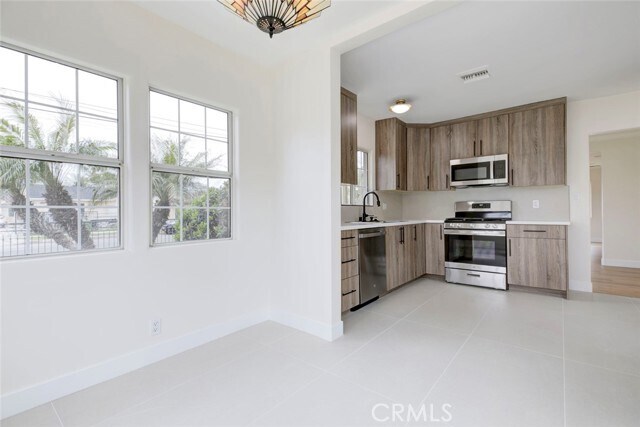 Building Photo - 6622 Varna Ave