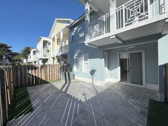 Building Photo - 11400 NW 75th Terrace