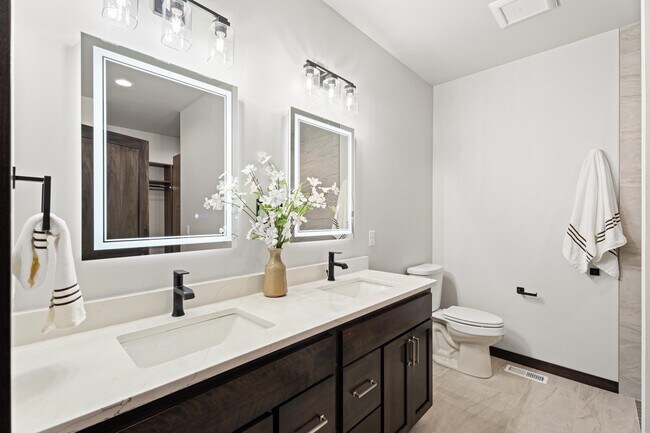 Building Photo - 1107 S Foss Ave