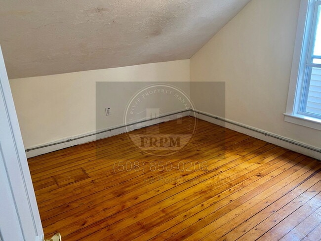 Building Photo - 118 Seabury St