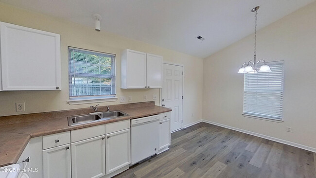 Building Photo - 4264 Sunglow Dr