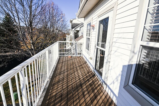 Building Photo - 3266 Oak View Dr