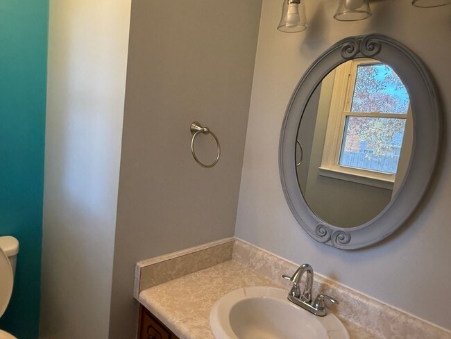 Building Photo - Charming 3 Bedroom, 1.5 Bath Ranch-Style Home