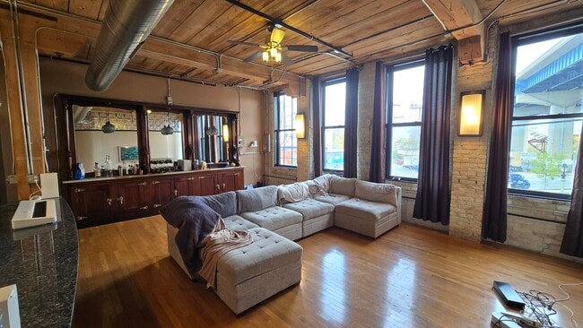 Building Photo - 602 S 9th St