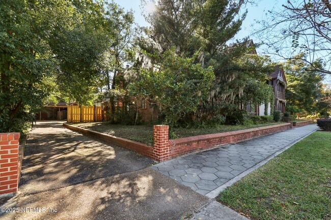 Building Photo - 2160 Forbes St