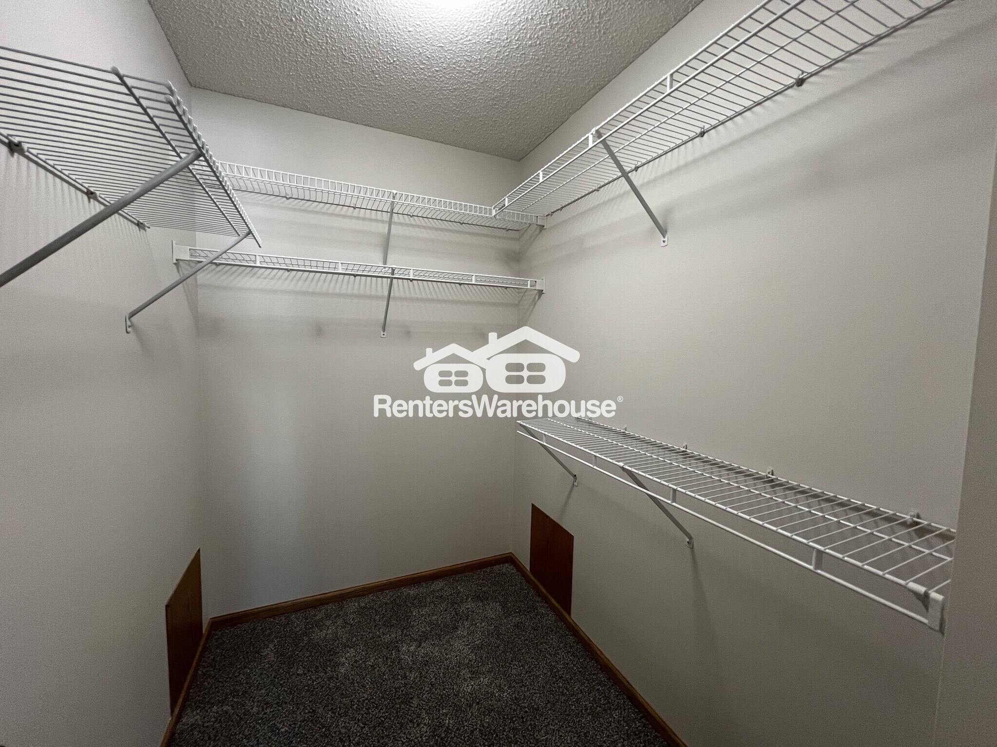 Building Photo - 17343 River Birch Ln S E