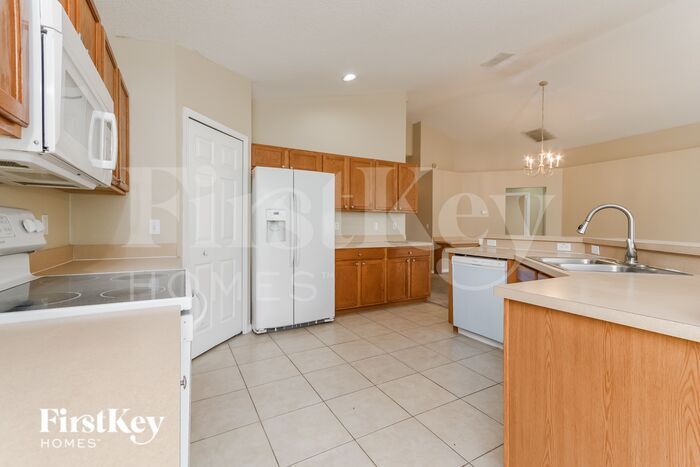 Building Photo - 1175 St Tropez Ct
