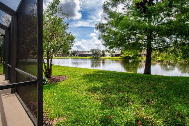 Building Photo - Luxurious Lakefront Living: Spacious 4-Bedroom Home with Pool and Guest Suite in Lakewood Ranch