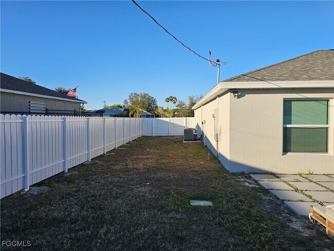 Building Photo - 1138 SW 14th Terrace