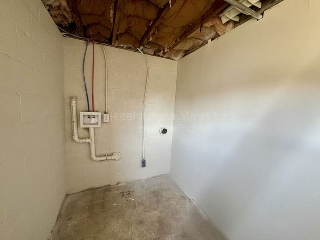 Building Photo - 1820 Tunnel Blvd