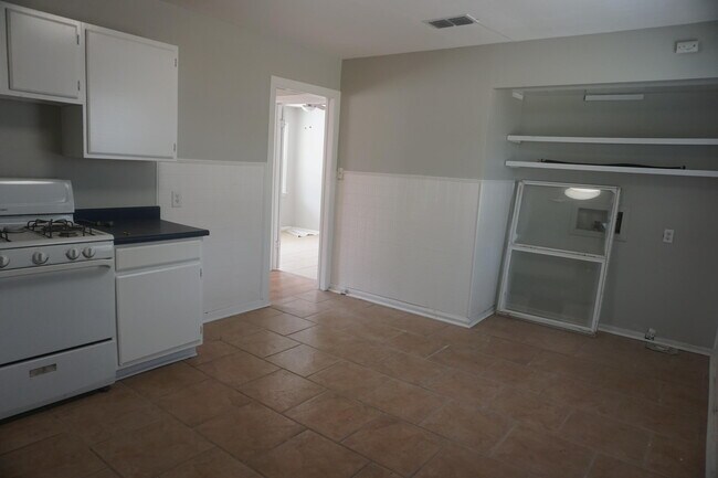 Building Photo - 5546 93rd St