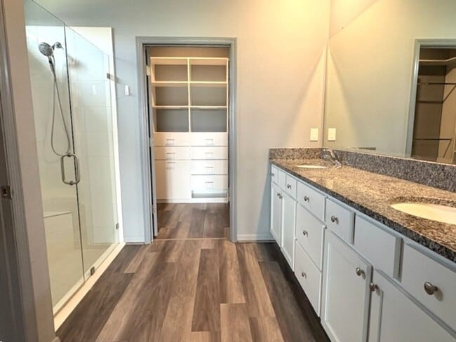 Building Photo - Gorgeous 2 Bedroom Home with Office!