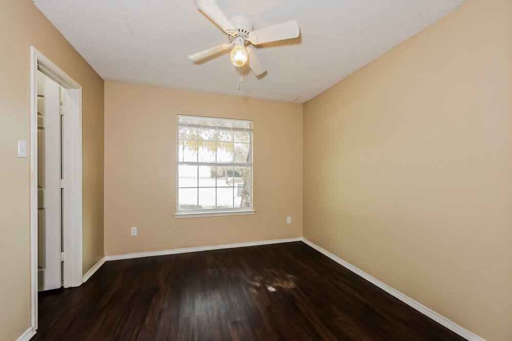 Building Photo - 2021 Wildwood Dr