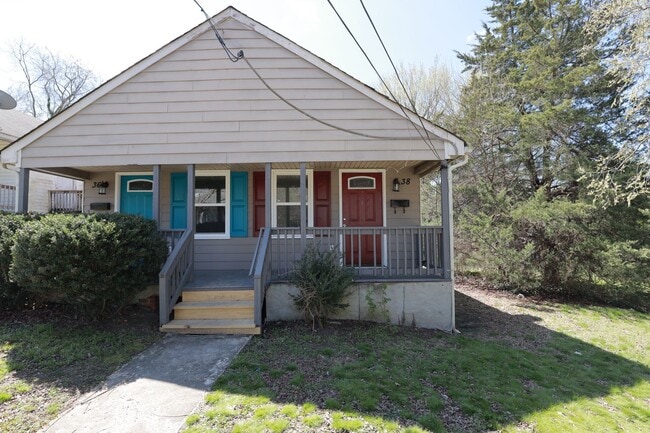 Building Photo - *MOVE IN SPECIAL*-Charming & Fully Updated...