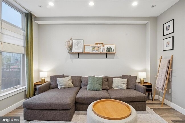 Building Photo - 1942 Tasker St