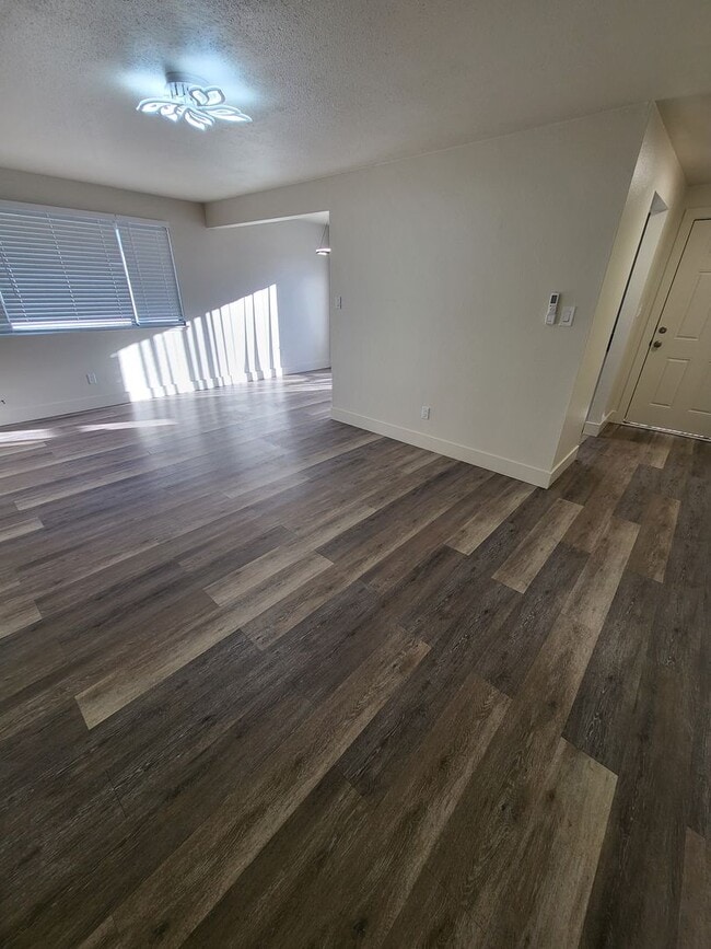 Building Photo - 3324 Woodside Dr