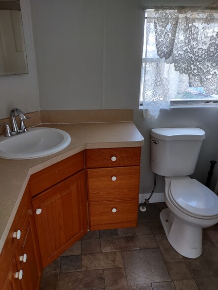 MASTER BATHROOM - 7402 Demure Ln