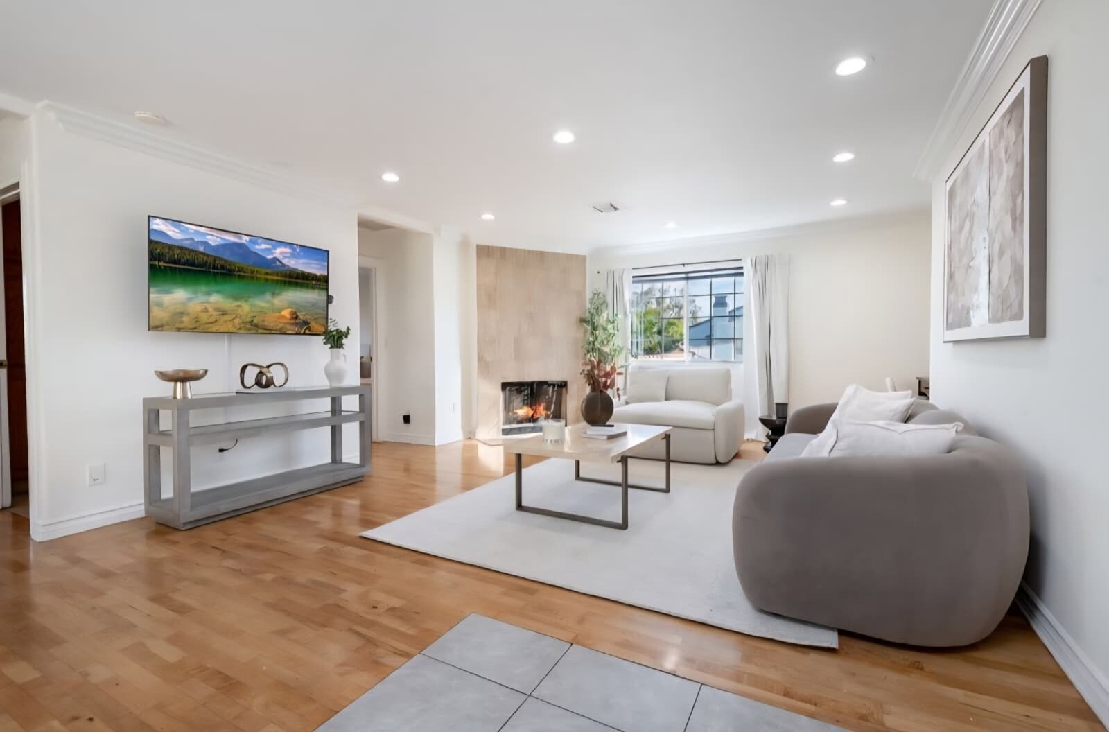 Building Photo - 525 N Orange Dr