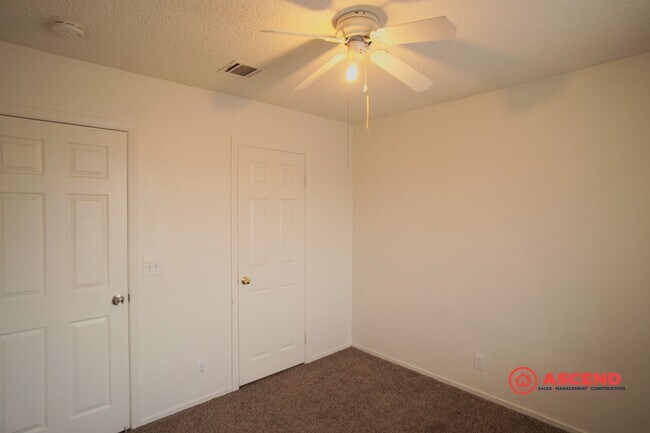 Building Photo - Beautiful 3 bedroom home in Northwest Bakersfield!!