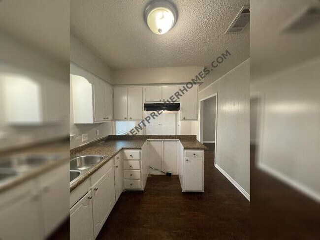 Building Photo - 11301 Donnie Dr