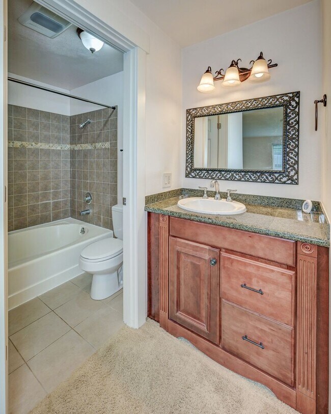 Building Photo - Cozy Condo, Smack-dab in the Middle of Bellevue