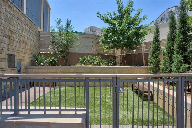 Building Photo - 2212 McKinney Ave