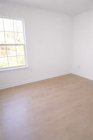 Building Photo - 9315 Brandon St