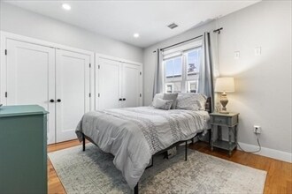 Building Photo - 176 W 7th St