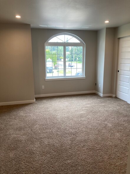 Building Photo - 620 27th Ave SE