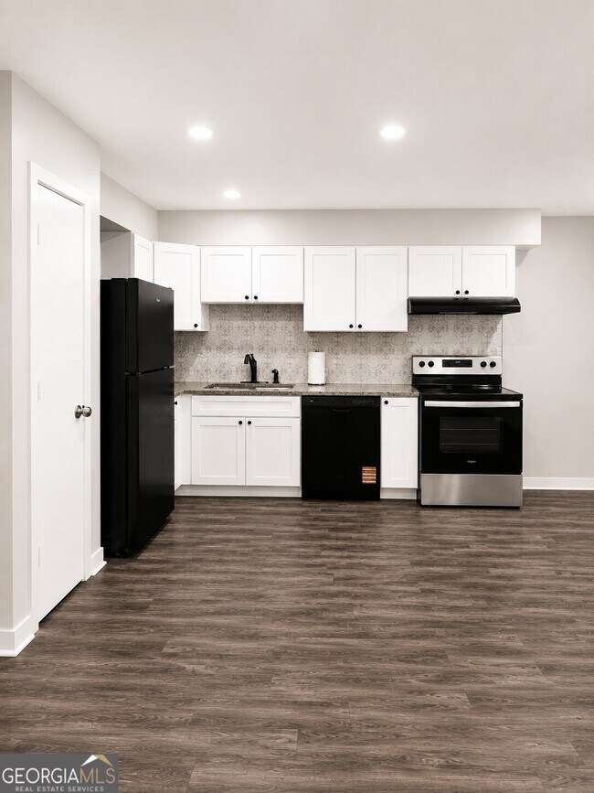 Building Photo - 100 Summerwood Dr