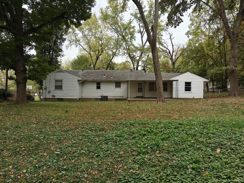 Building Photo - 1737 Parker Rd