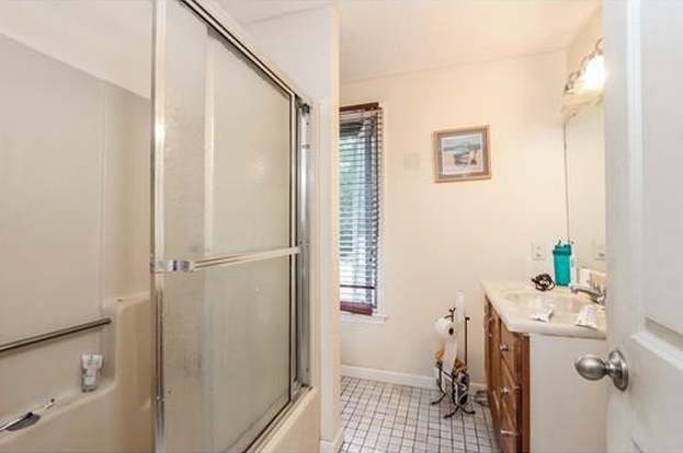 Building Photo - 13 Great Hill Rd