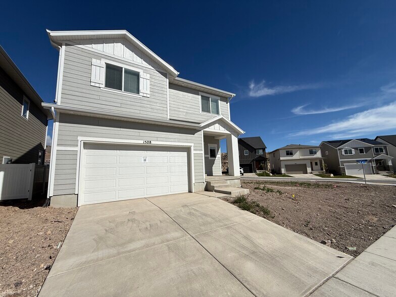 Building Photo - 1508 W Charmer Ln
