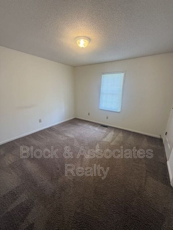 Building Photo - 651 W Mine St