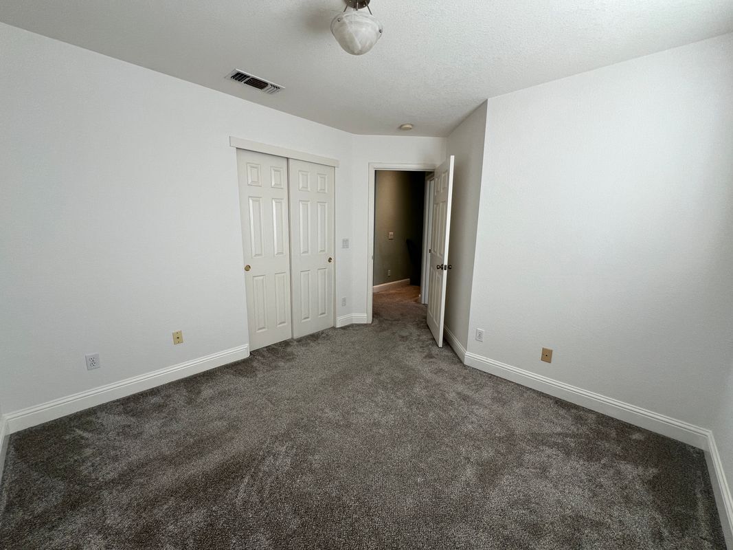 Building Photo - 4216 Heritage Ct