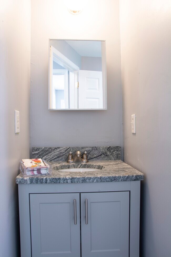 Building Photo - 714 Spring St