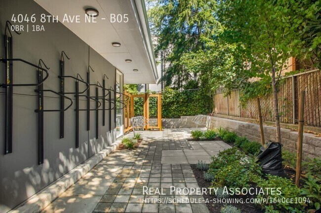 Building Photo - 4046 8th Ave NE