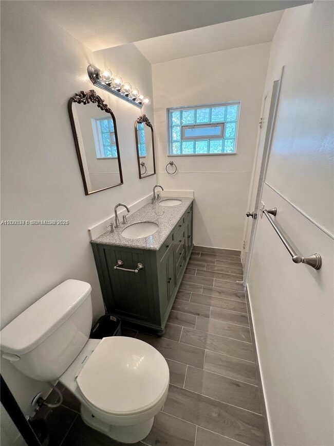 Building Photo - 1840 S Treasure Dr