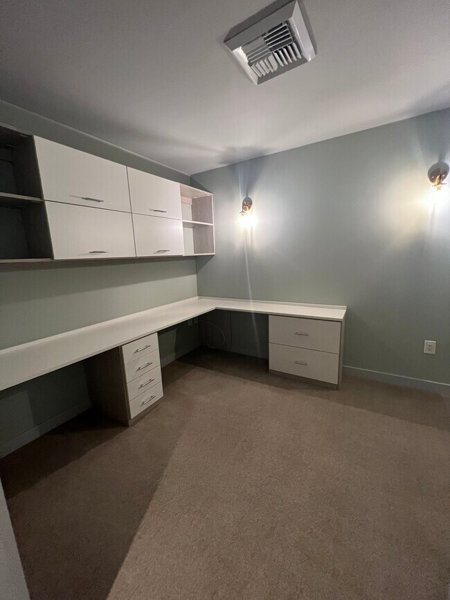 Building Photo - 6250 Hollywood Blvd