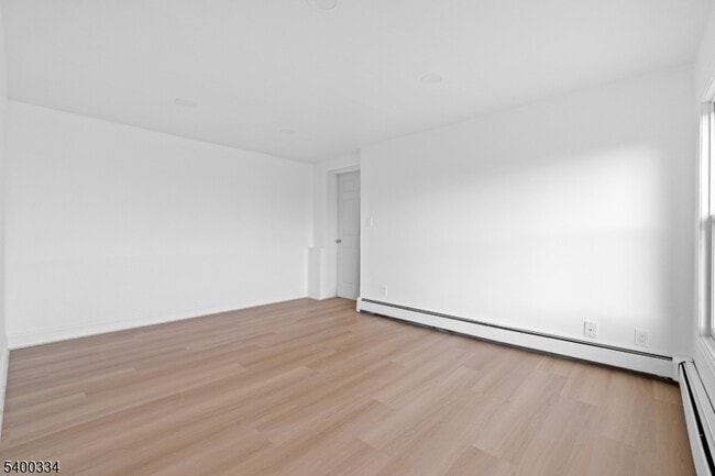 Building Photo - 14 Ford Rd