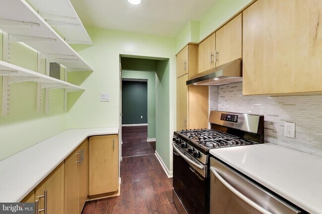 Building Photo - 7420 Lakeview Dr