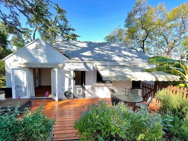 Building Photo - 2437 Arthur St