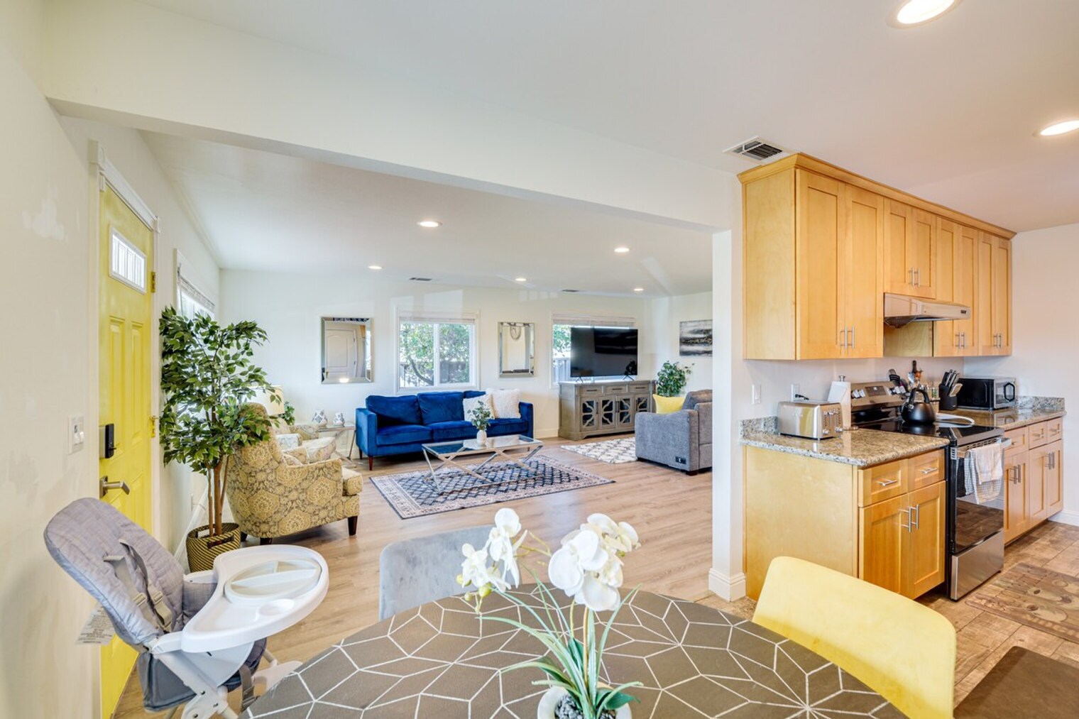 Building Photo - 4615 Armour Dr