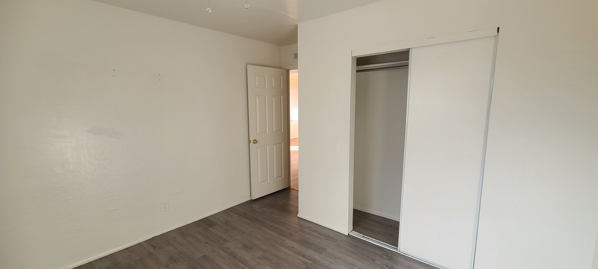 Building Photo - 1535 E 29th Ave