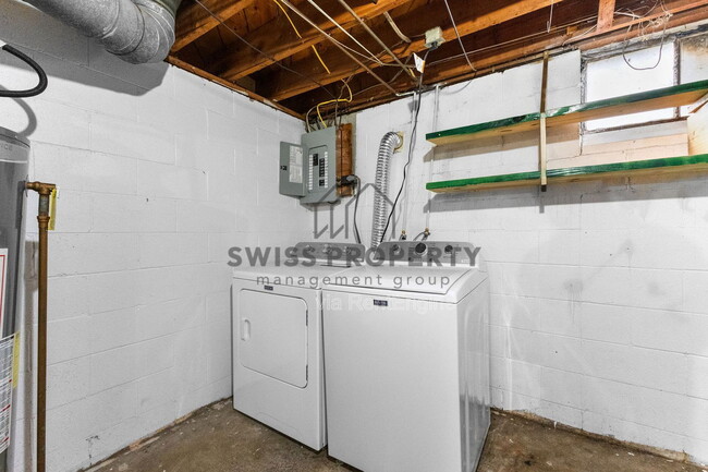 Building Photo - 386 S Napoleon Ave