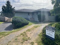Building Photo - Spacious Admirals Cove Home with Recent Up...