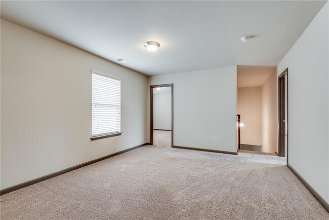 Building Photo - 4135 Whitfield Oak Way NE