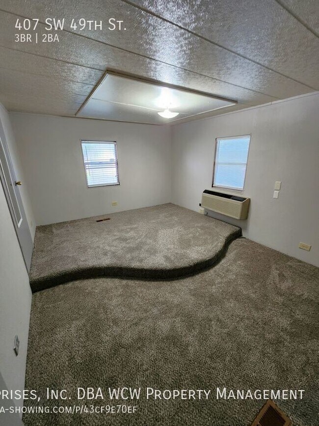 Building Photo - 407 SW 49th St