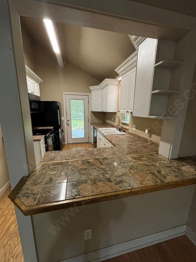 Building Photo - Spacious Living: 3 bed 1 bathroom Fayettev...