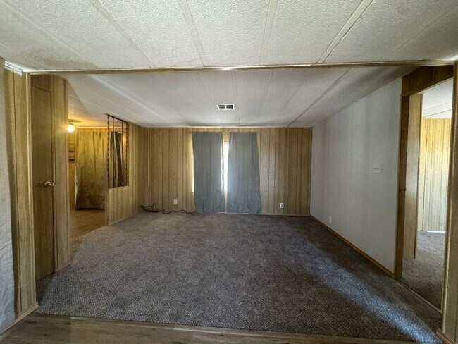 Building Photo - 2BR 2BA close to Hwy 95, Shopping, Parks, Colorado River